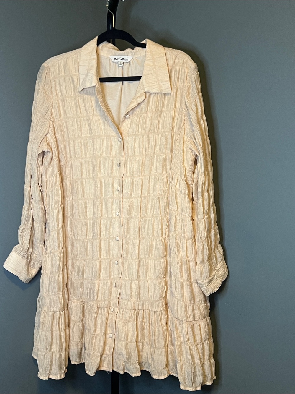 DAVI & DANI Cream Textured Button-Front Long Sleeve Midi Dress